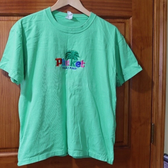 Vintage Phuket Thailand Green Embroidered Tourist Souvenir Tee Shirt Medium - Picture 2 of 9